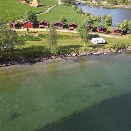 Loken Camping - Trivelig Og Idyllisk Ved Vannet Hotel Olden Buitenkant foto