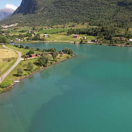 Loken Camping - Trivelig Og Idyllisk Ved Vannet Hotel Olden Buitenkant foto