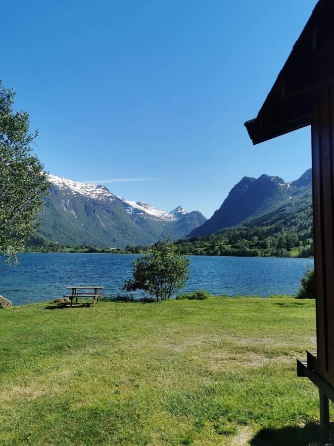 Loken Camping - Trivelig Og Idyllisk Ved Vannet Hotel Olden Buitenkant foto