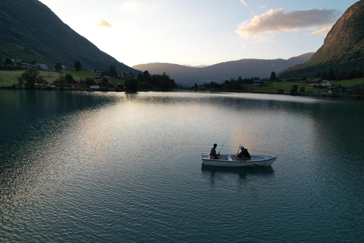 Loken Camping - Trivelig Og Idyllisk Ved Vannet Hotel Olden Buitenkant foto
