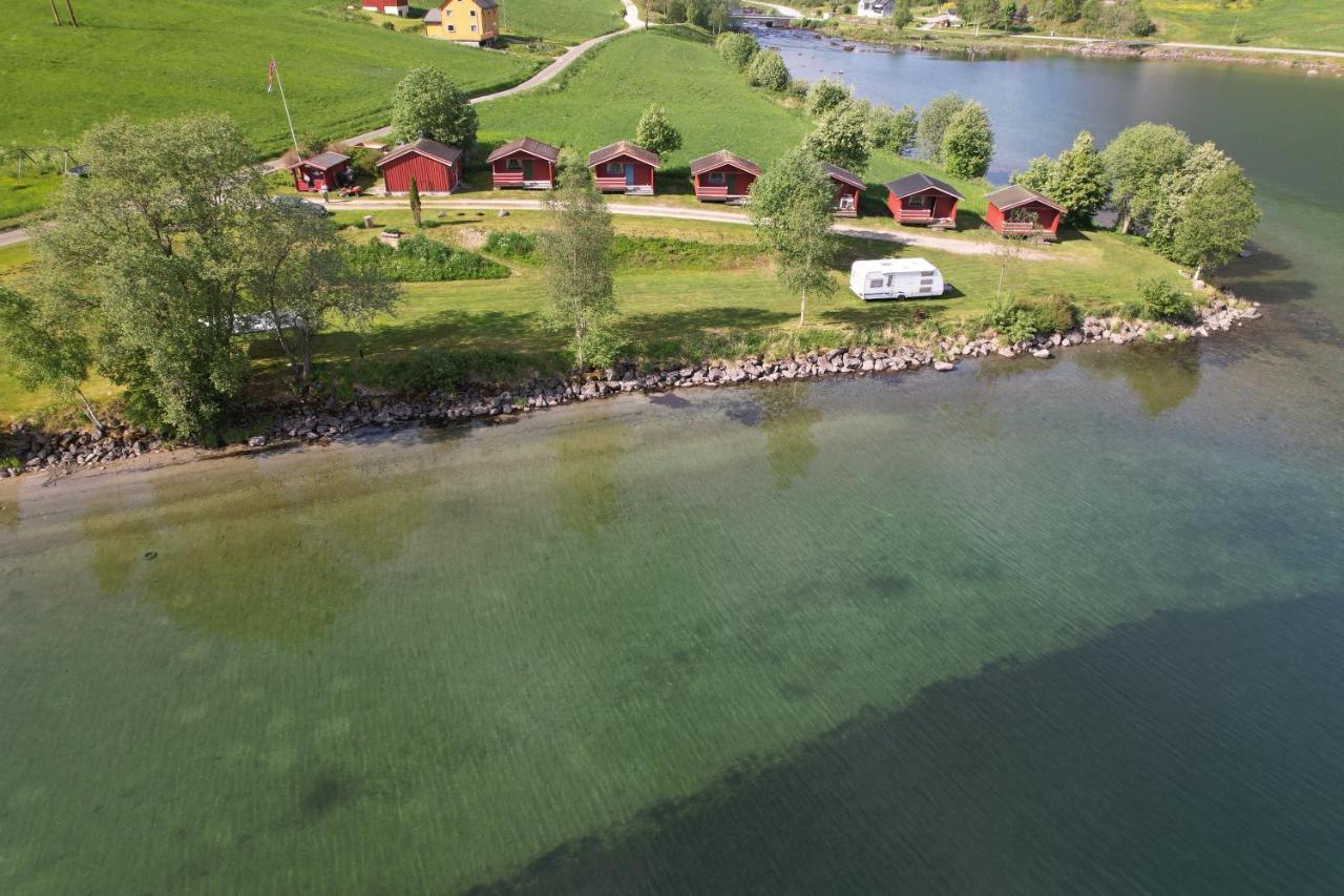 Loken Camping - Trivelig Og Idyllisk Ved Vannet Hotel Olden Buitenkant foto