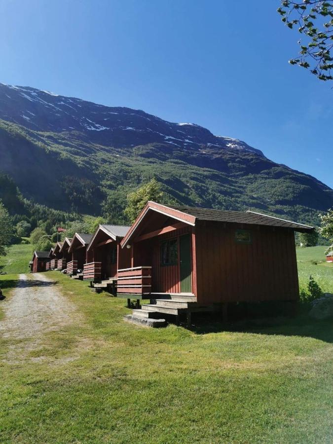 Loken Camping - Trivelig Og Idyllisk Ved Vannet Hotel Olden Buitenkant foto