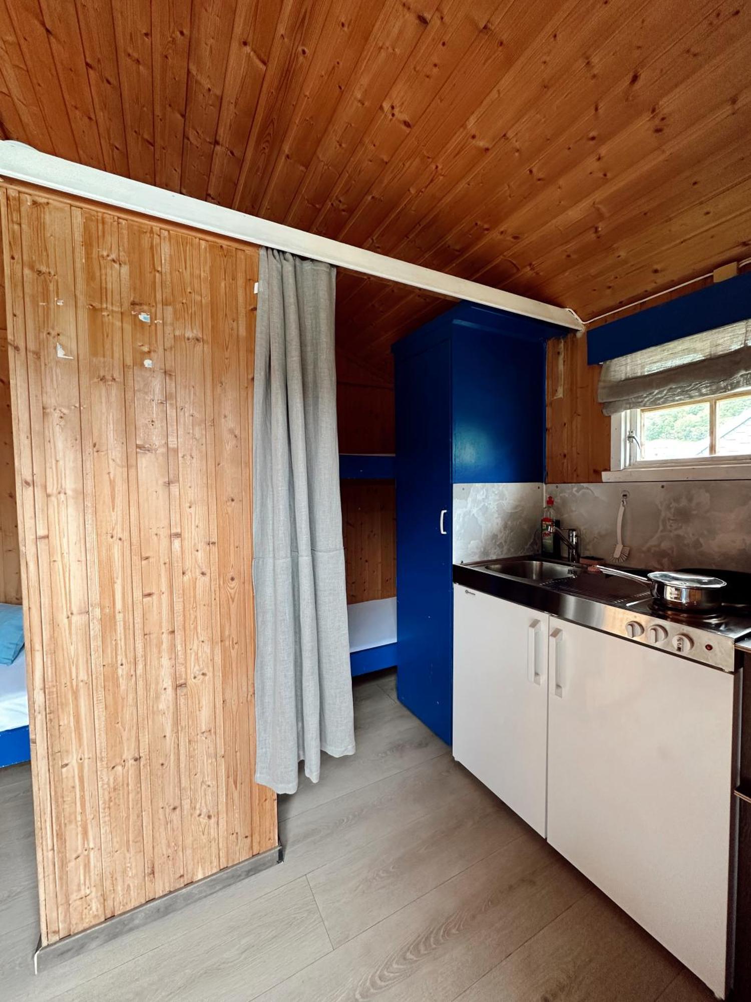 Loken Camping - Trivelig Og Idyllisk Ved Vannet Hotel Olden Buitenkant foto